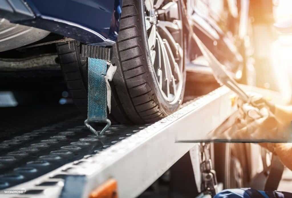 ratchet straps tie car wheel
